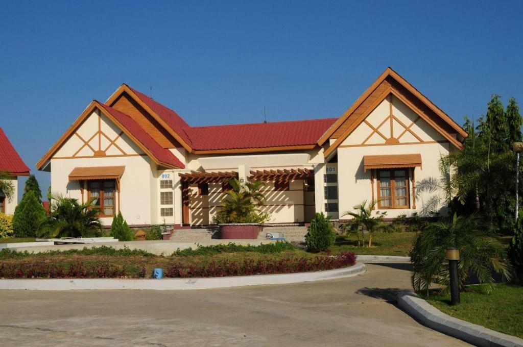 Myat Taw Win Hotel Naypyidaw Dış mekan fotoğraf
