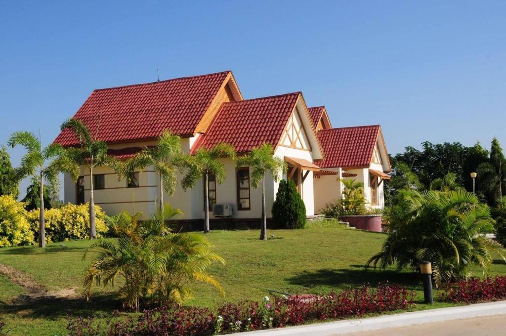 Myat Taw Win Hotel Naypyidaw Dış mekan fotoğraf