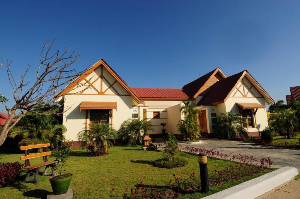 Myat Taw Win Hotel Naypyidaw Dış mekan fotoğraf