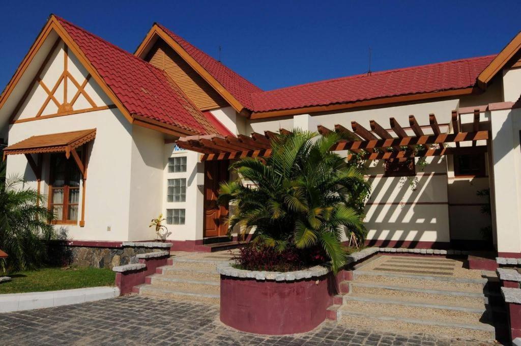 Myat Taw Win Hotel Naypyidaw Dış mekan fotoğraf