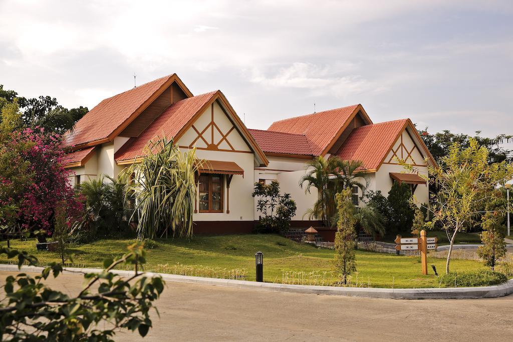 Myat Taw Win Hotel Naypyidaw Oda fotoğraf